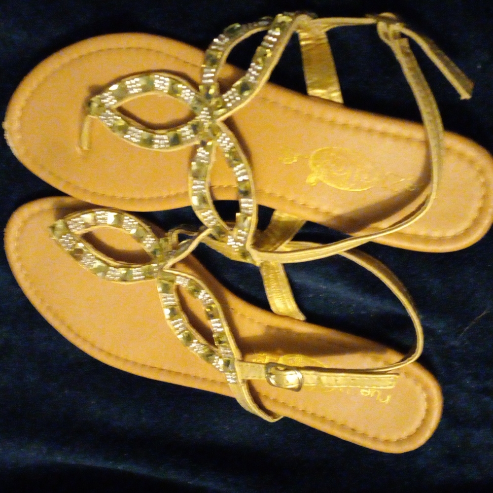Cute diamond sandle by rue 21 size 8 9